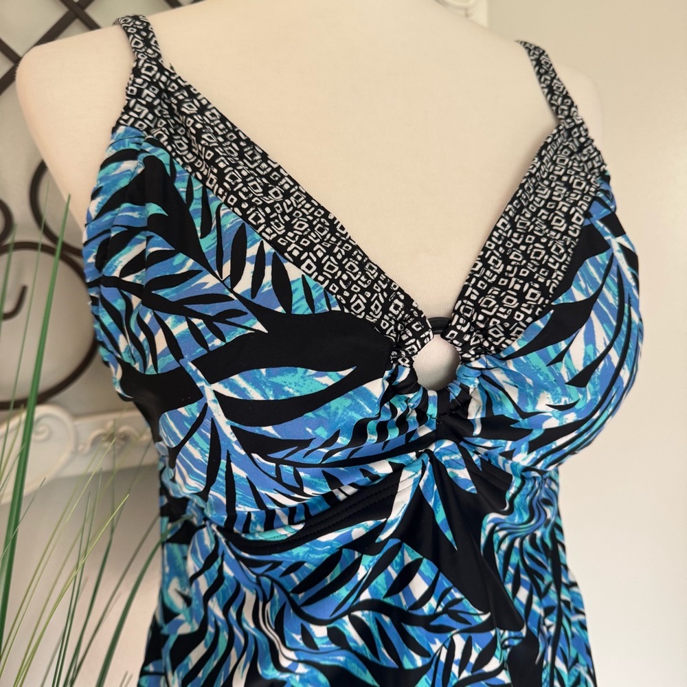 ST. JOHN’S BAY Size 20W Tropical Tankini Swimsuit Top - Picture 2 of 5